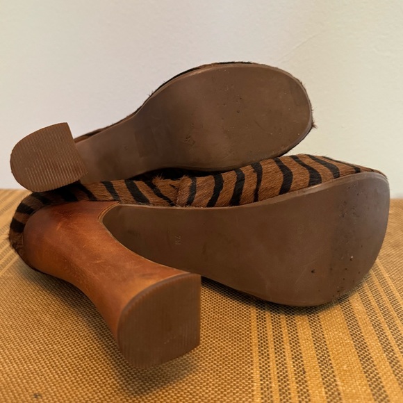 Jeffery Campbell for iDore Brown Zebra Platforms - Picture 4 of 5